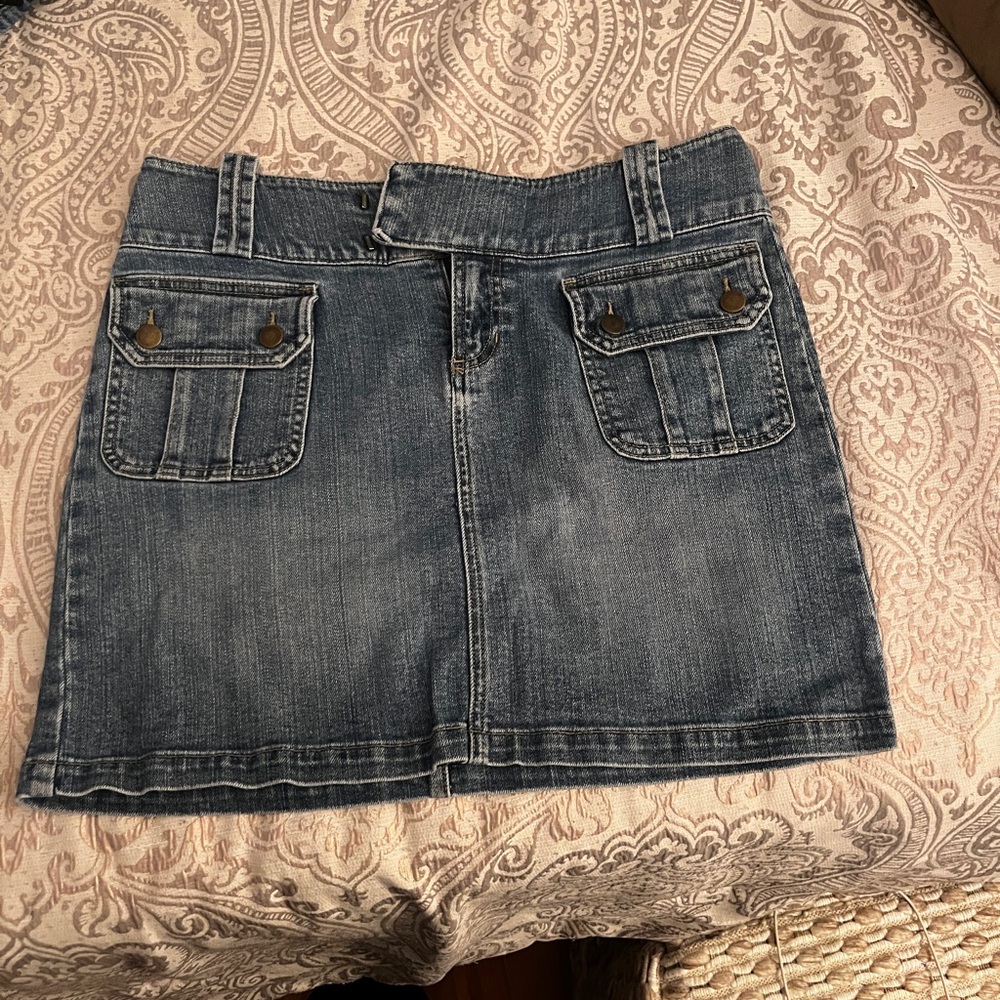 Banana Republic Thrifted Denim Skirt size 6 runs big!
